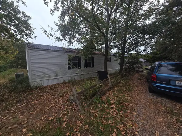 269 Jr Furniture Road, Irvine, KY 40336