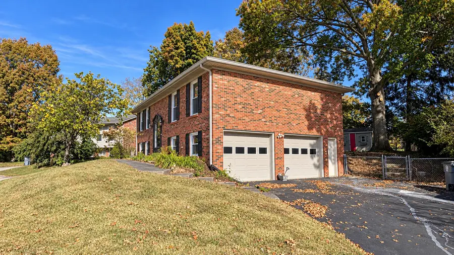 605 Saginaw Court, Lexington, KY 40503 - #3