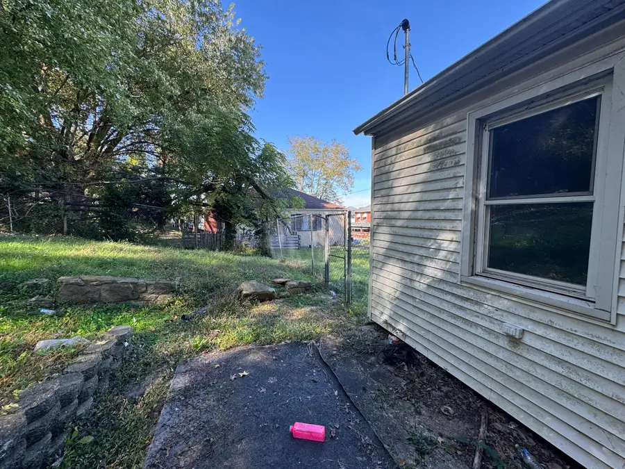 3018 Montgomery Avenue, Ashland, KY 41101 - #3