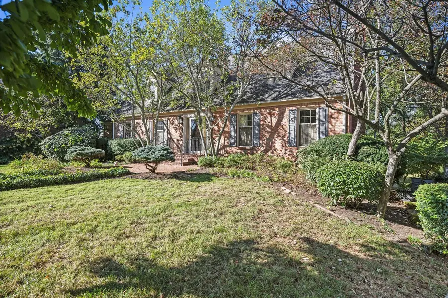 725 Edgewater Drive, Lexington, KY 40502 - #2
