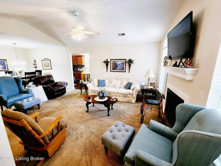 11418 Ridge Lake Dr, Louisville, KY 40272 - #2