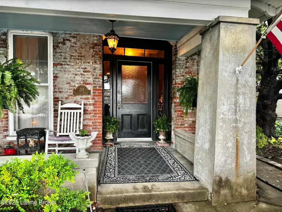 218 Locust St, Jeffersonville, IN 47130 - Image #2