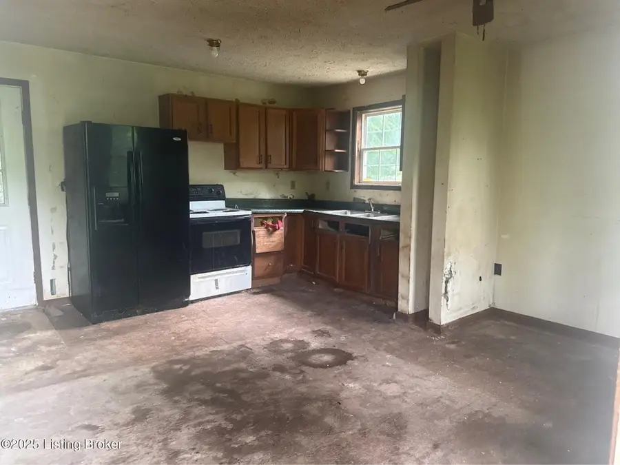 228 W 2nd St, Hardinsburg, KY 40143 - Image #2