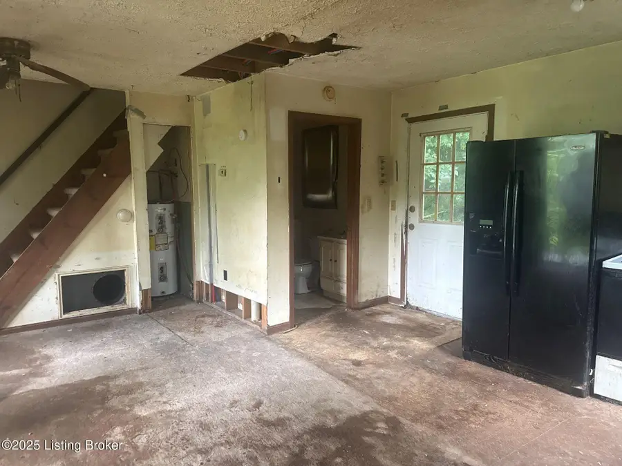 228 W 2nd St, Hardinsburg, KY 40143 - Image #3