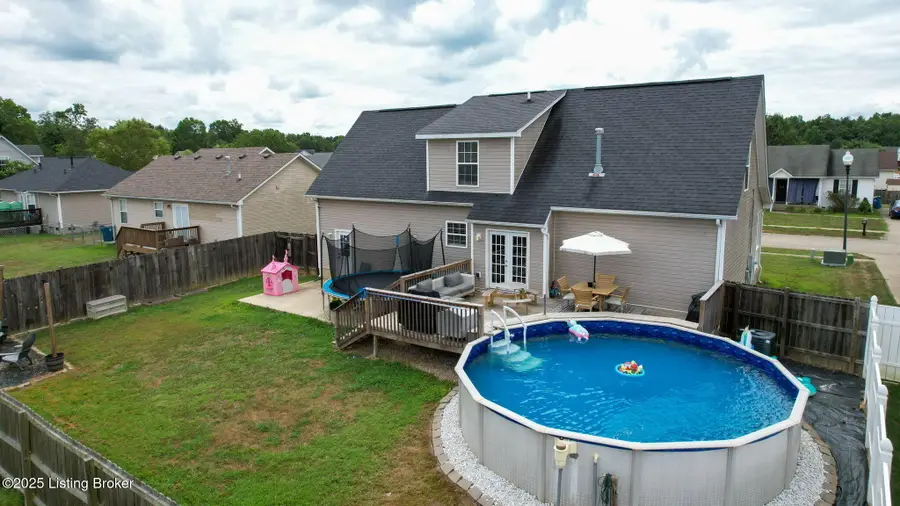 202 White Blossom Dr, Shepherdsville, KY 40165 - Image #2