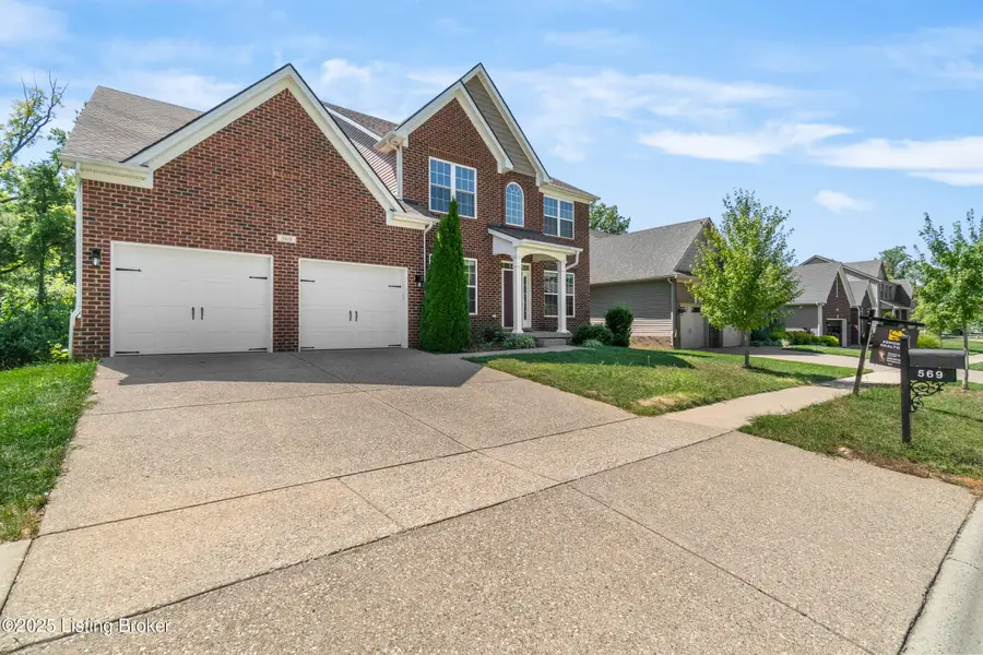 569 Wooded Falls Rd, Louisville, KY 40243 - Image #3