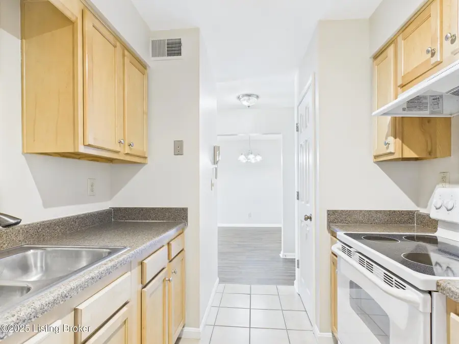 812 La Fontenay Ct, Louisville, KY 40223 - Image #3