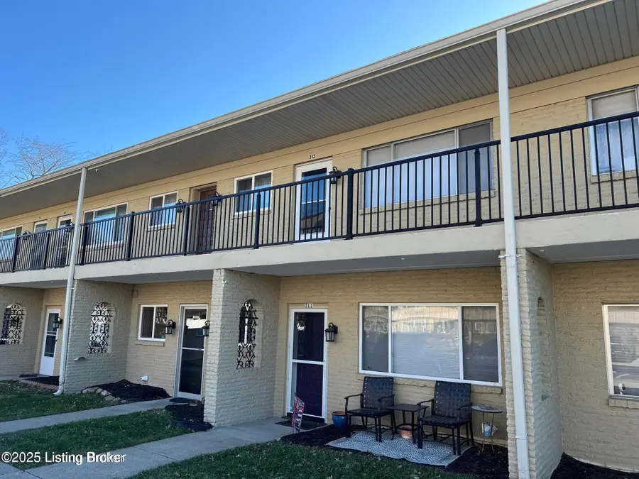 312 Casa Bella Ct, Louisville, KY 40220 - Image #2
