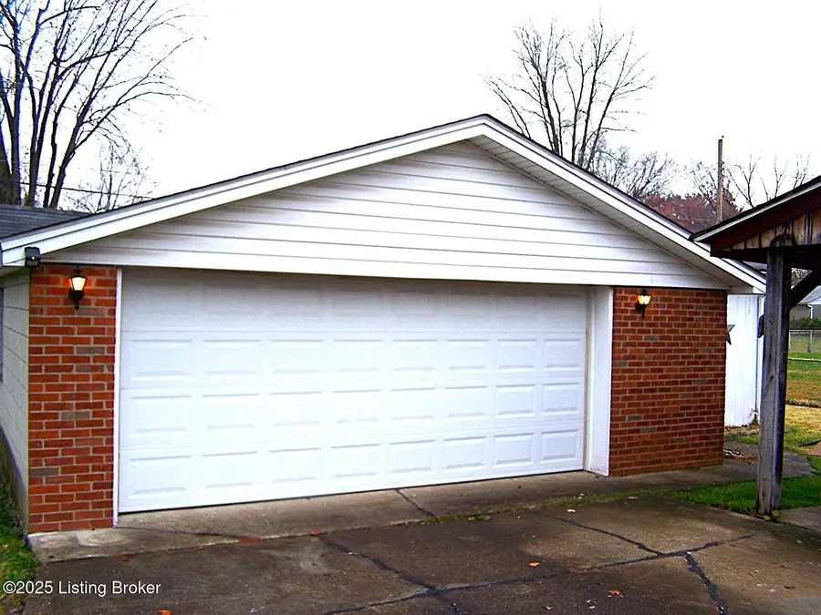 1051 Franelm Rd, Louisville, KY 40214 - Image #2