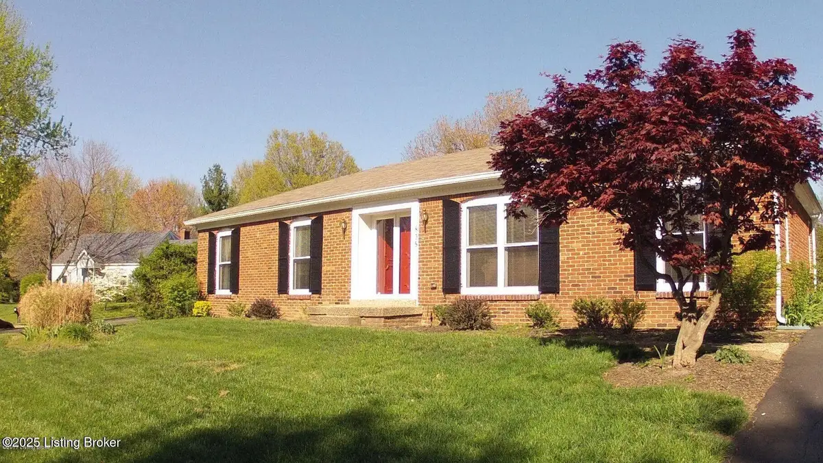 805 Kinross Pl, Douglass Hills, KY 40243 - Image #1