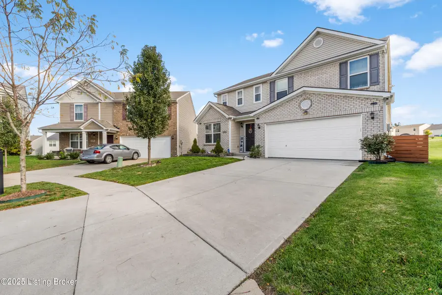 6783 Brittany Oak Dr, Louisville, KY 40229 - Image #3