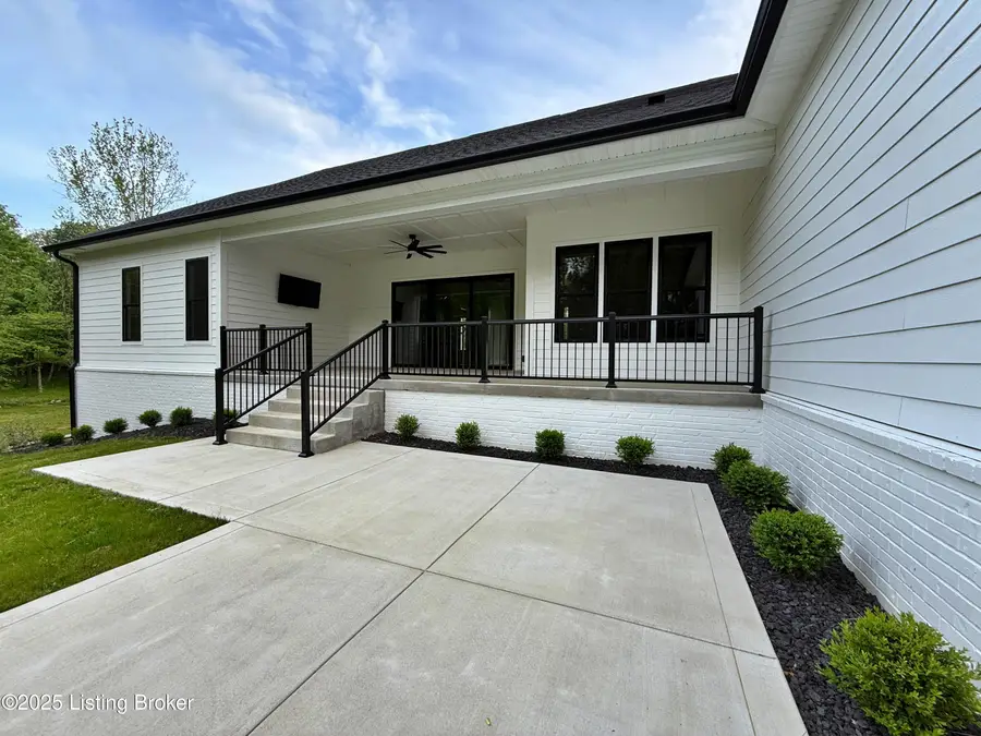 2045 W Rhudes Creek Rd, Elizabethtown, KY 42701 - Image #3