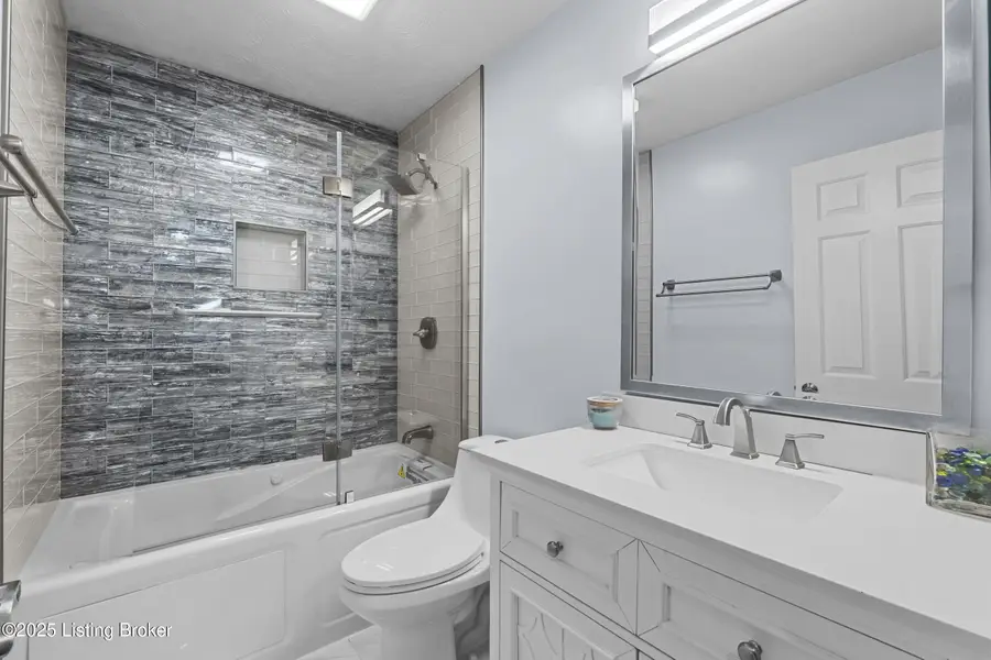 5406 Wild Horse Ct, Louisville, KY 40229 - Image #2