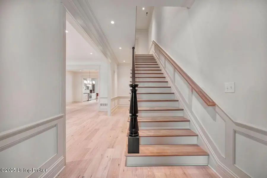 905 S Sherrin Ave, Louisville, KY 40207 - Image #3