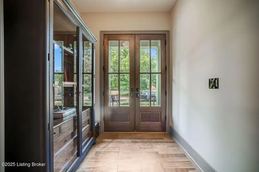 909 S Sherrin Ave, Louisville, KY 40207 - Image #3