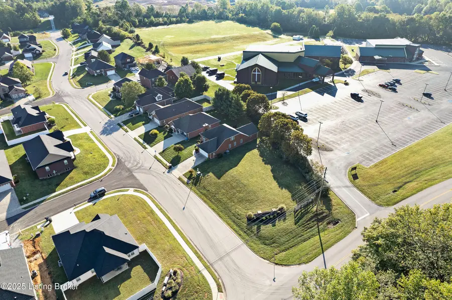 700 Abbeywood Rd, Elizabethtown, KY 42701 - #3