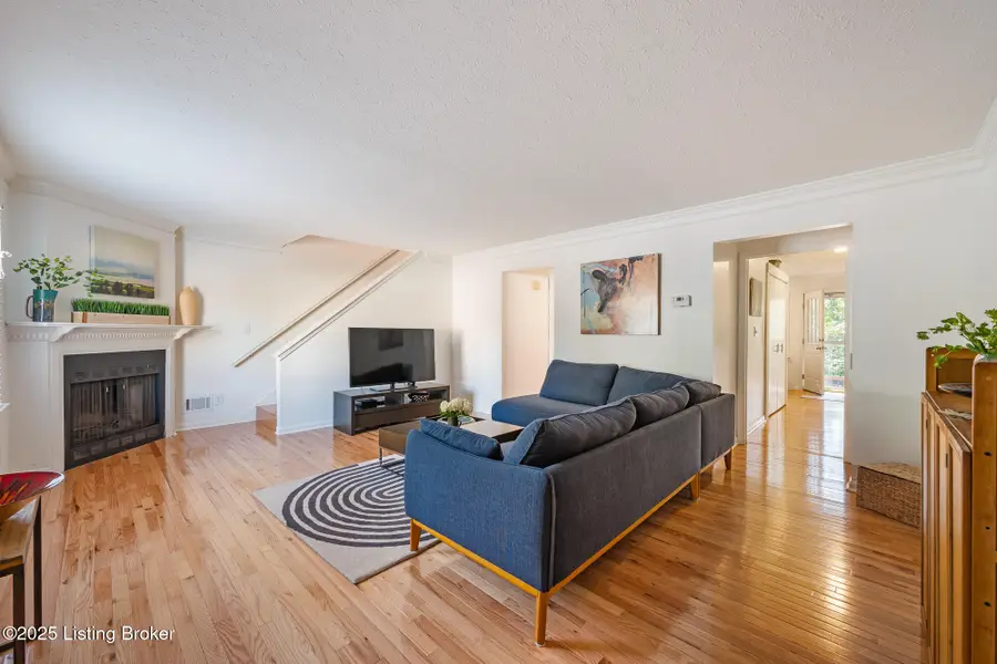 10745 Colonial Woods Ct, Louisville, KY 40223 - Image #2