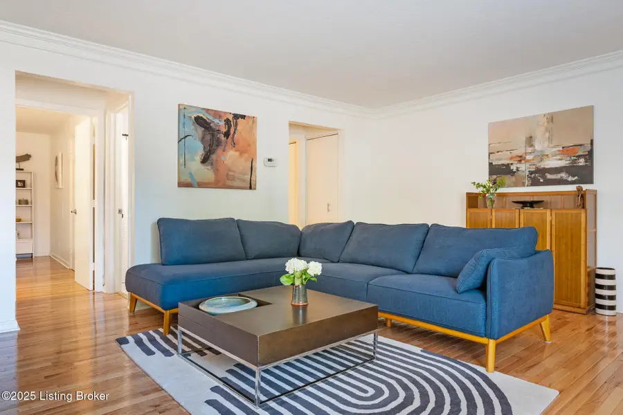 10745 Colonial Woods Ct, Louisville, KY 40223 - Image #3