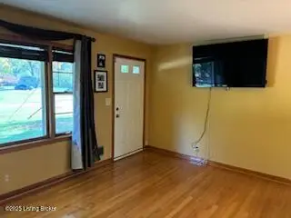 3212 Carrie Dr, Louisville, KY 40216 - Image #2