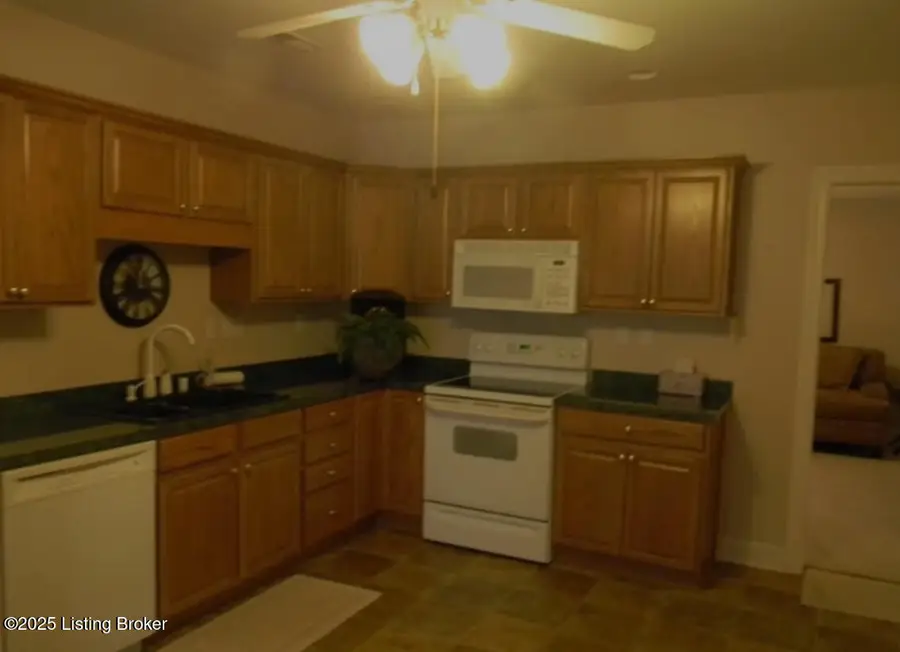 8344 Delta Cir, Louisville, KY 40228 - Image #2