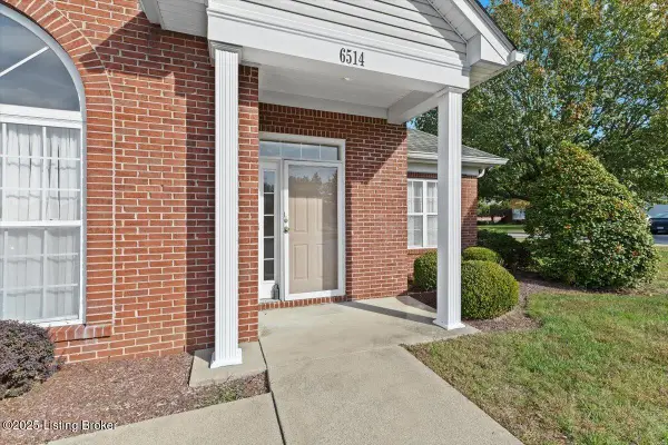 6514 Park Club Cir, Louisville, KY 40229