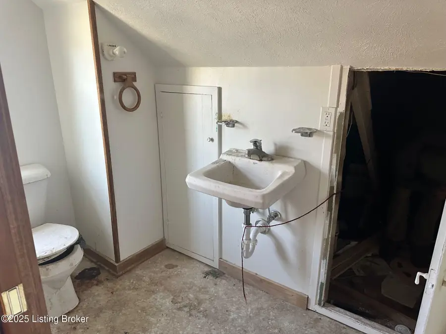 3114 Sora Ave, Audubon Park, KY 40213 - Image #2