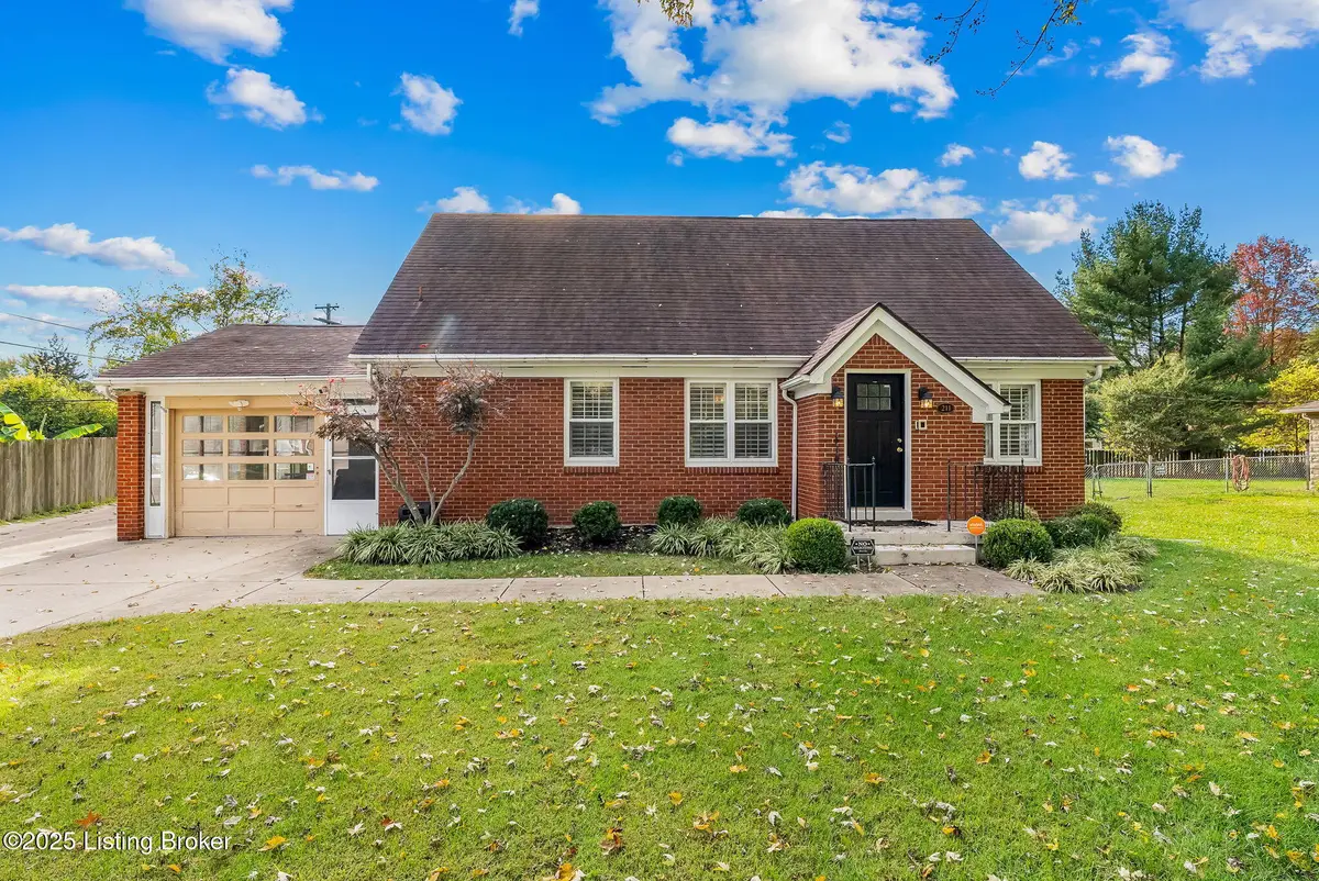 211 Forest Dr, Jeffersonville, IN 47130 - Image #1