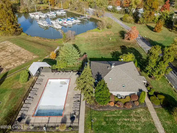 5560 Forest Lake Dr, Prospect, KY 40059