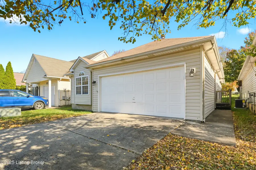 5807 Hudson Lake Dr, Louisville, KY 40291 - Image #2