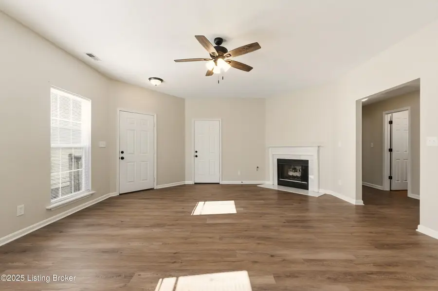 5807 Hudson Lake Dr, Louisville, KY 40291 - Image #3