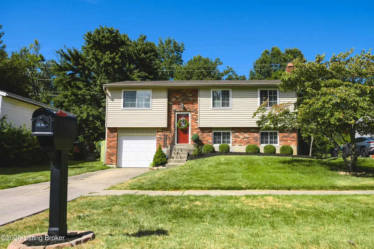 5513 Antle Dr, Louisville, KY 40229 - Image #1