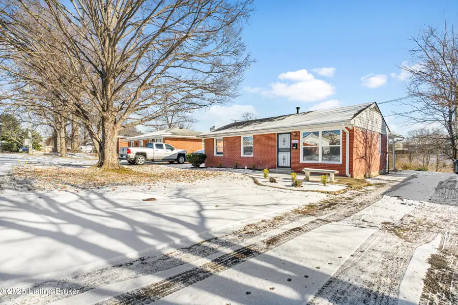 3607 Saint Edwards Dr, Louisville, KY 40299 - Image #2