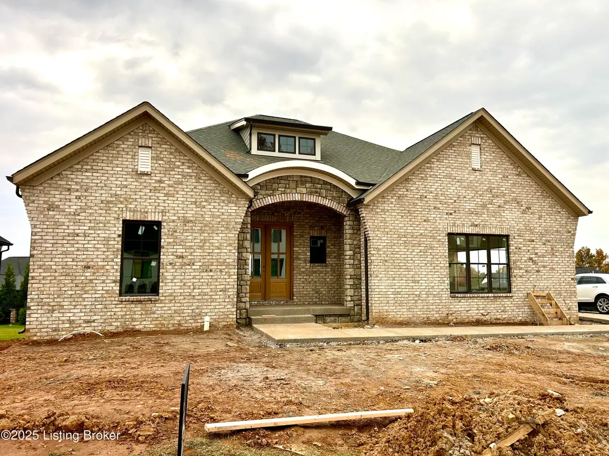 39 Thomas Farm Dr, Louisville, KY 40299 - Image #1