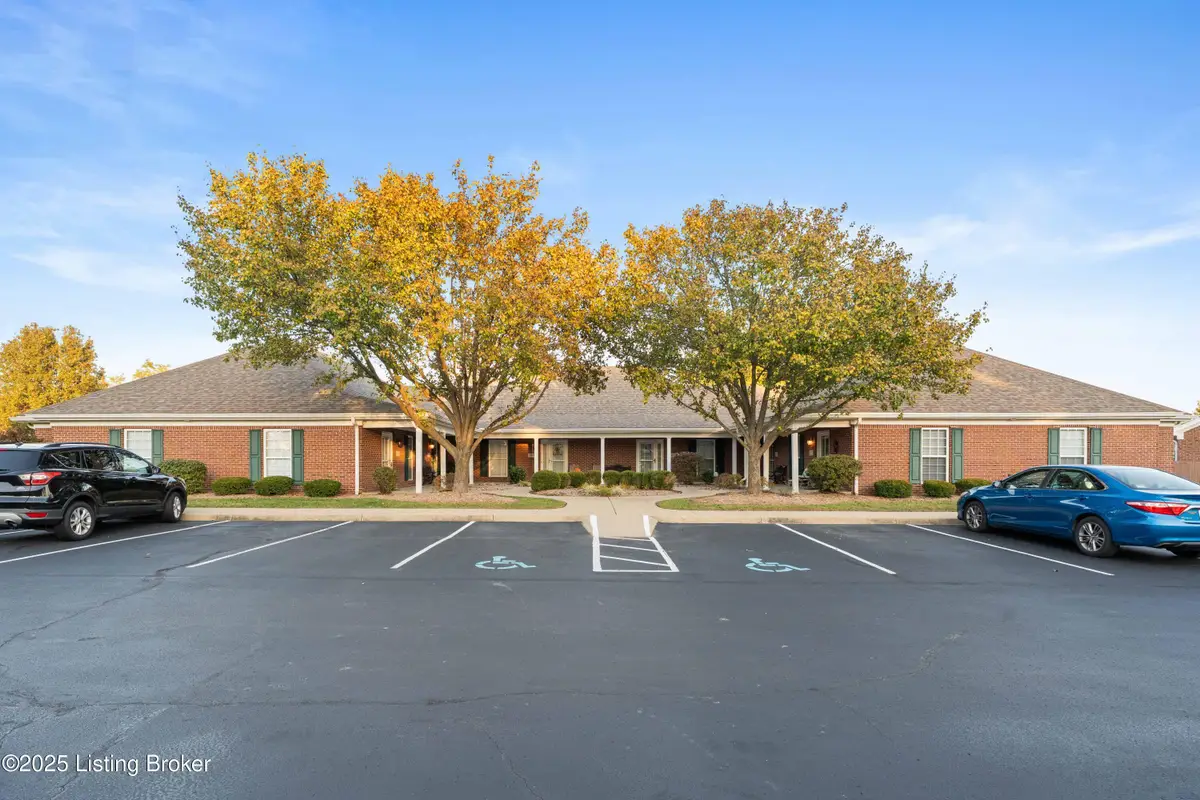 802 Garden Pointe Dr, Simpsonville, KY 40067 - Image #1