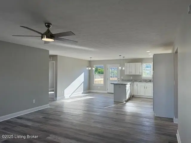 5423 Mount Holyoke Dr, Louisville, KY 40216 - Image #2