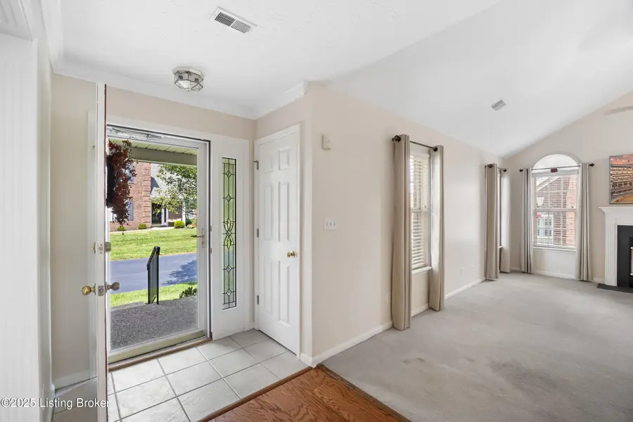 10802 Glenway Pl, Louisville, KY 40291 - Image #2