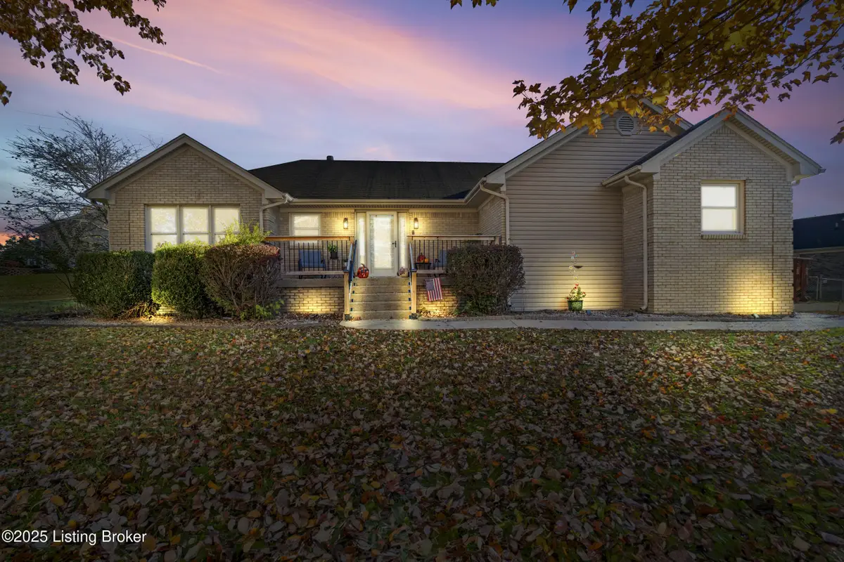 365 Cedarview Dr, Shepherdsville, KY 40165 - Image #1