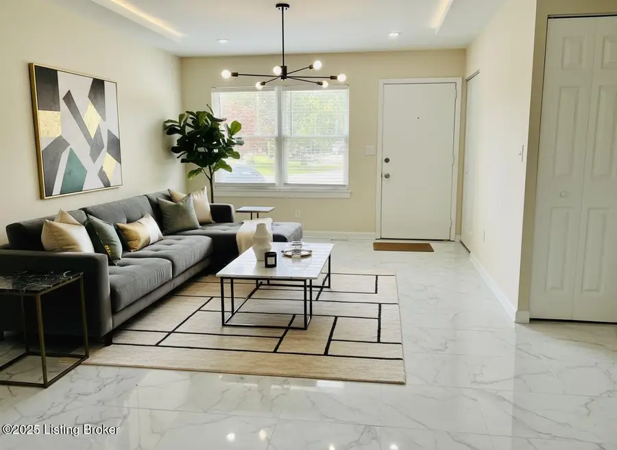 384 Glenview Rd, Louisville, KY 40229 - Image #2