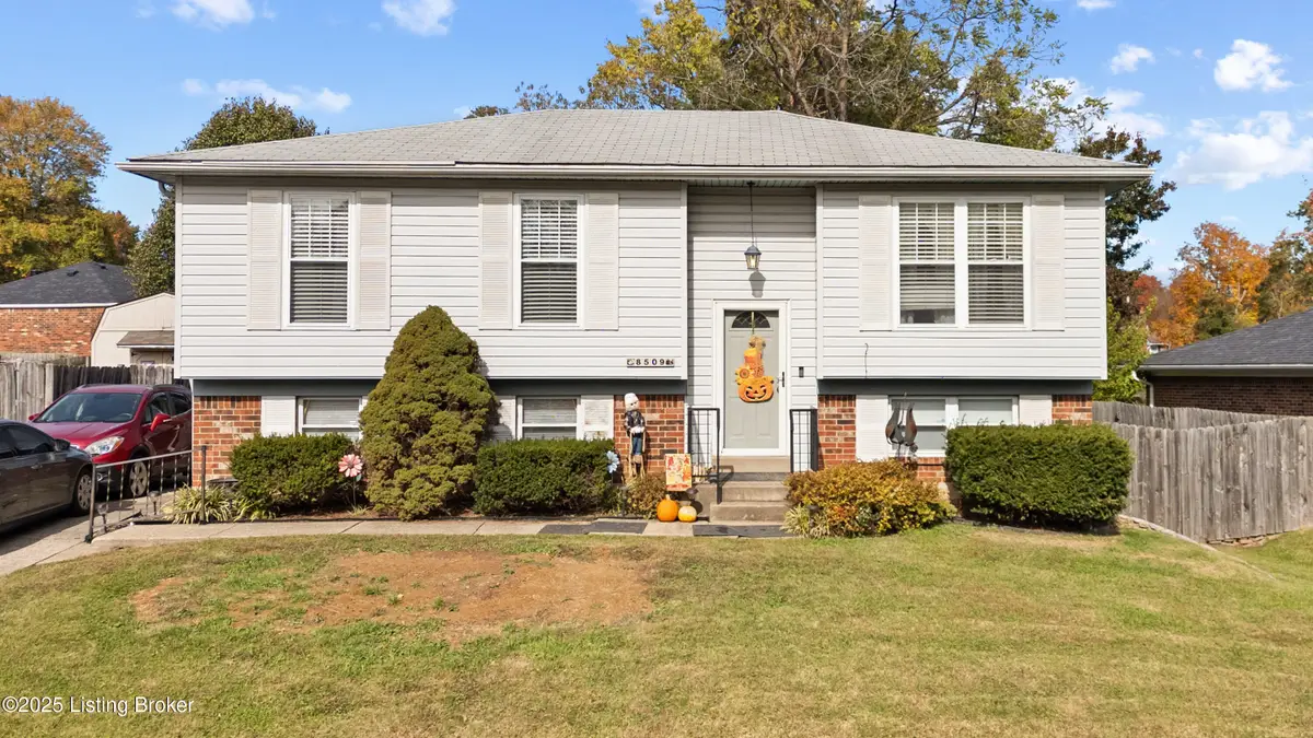 8509 Gainsborough Dr, Louisville, KY 40291 - Image #1
