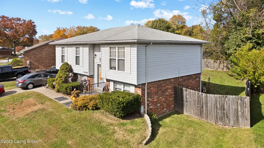 8509 Gainsborough Dr, Louisville, KY 40291 - Image #2