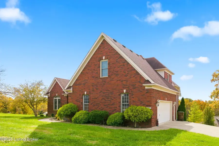 323 Oak Ridge Dr, Taylorsville, KY 40071 - Image #2