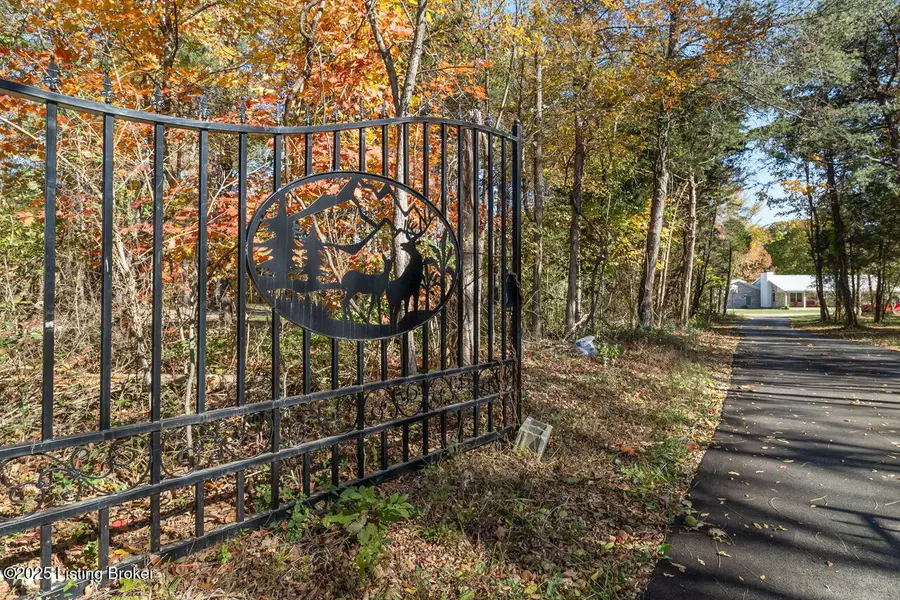 8820 Thixton Ln, Louisville, KY 40229 - Image #2