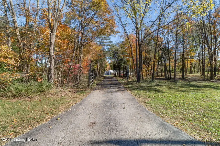 8820 Thixton Ln, Louisville, KY 40229 - Image #3