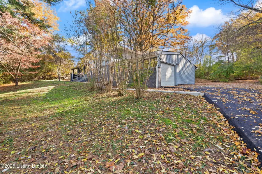 5901 Stansbury Ln, Louisville, KY 40291 - Image #2