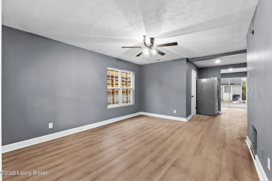 4814 Granada Dr, Louisville, KY 40272 - Image #2