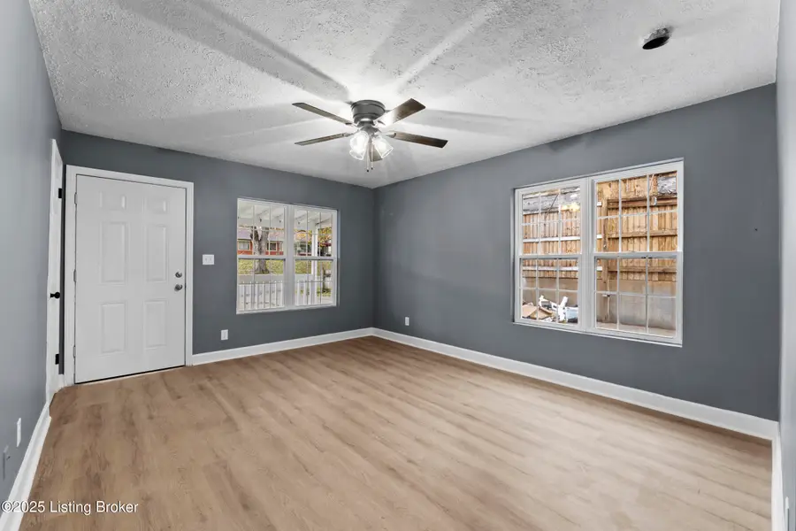 4814 Granada Dr, Louisville, KY 40272 - Image #3