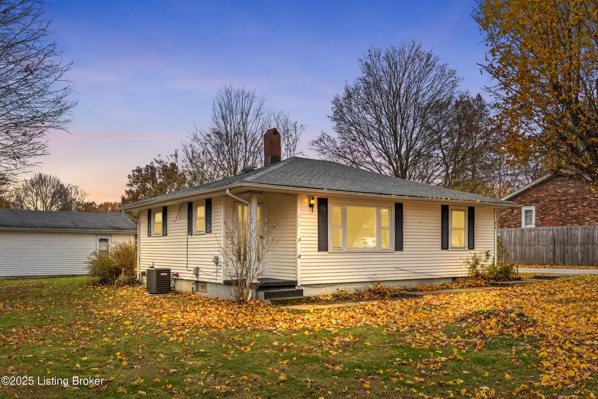 219 Mcfarland Ave, Mount Washington, KY 40047 - Image #1