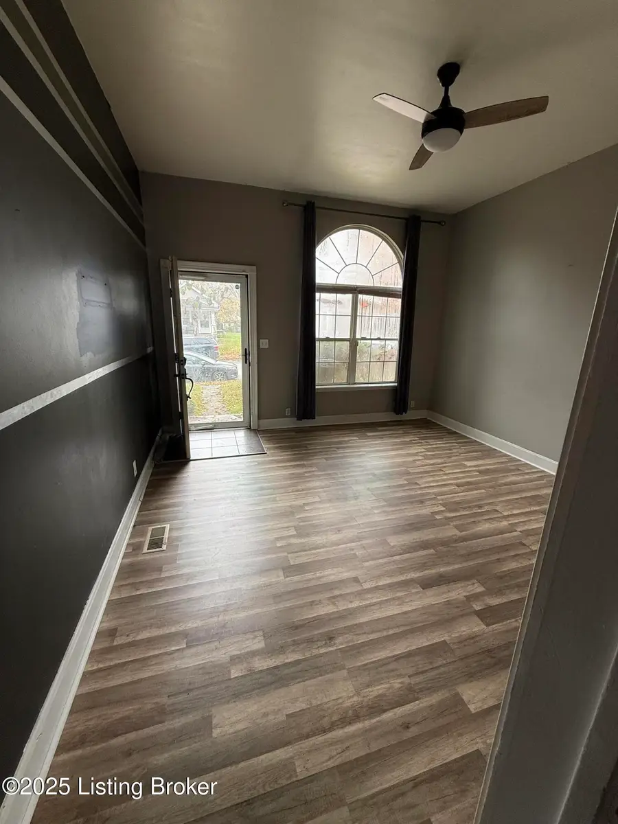 701 W Evelyn Ave, Louisville, KY 40215 - Image #2