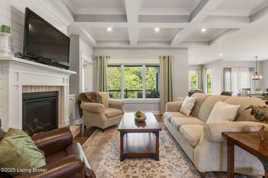 17511 Shakes Creek Dr, Fisherville, KY 40023 - Image #2