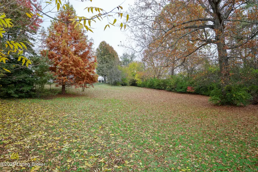 9911 Stonestreet Rd, Louisville, KY 40272 - Image #2